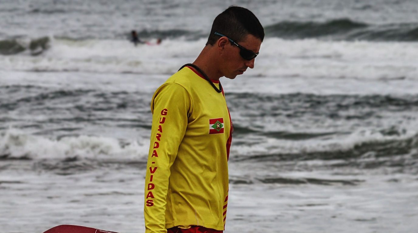 Swimmer training swim fitness and endurance for a lifeguard pathway assessment